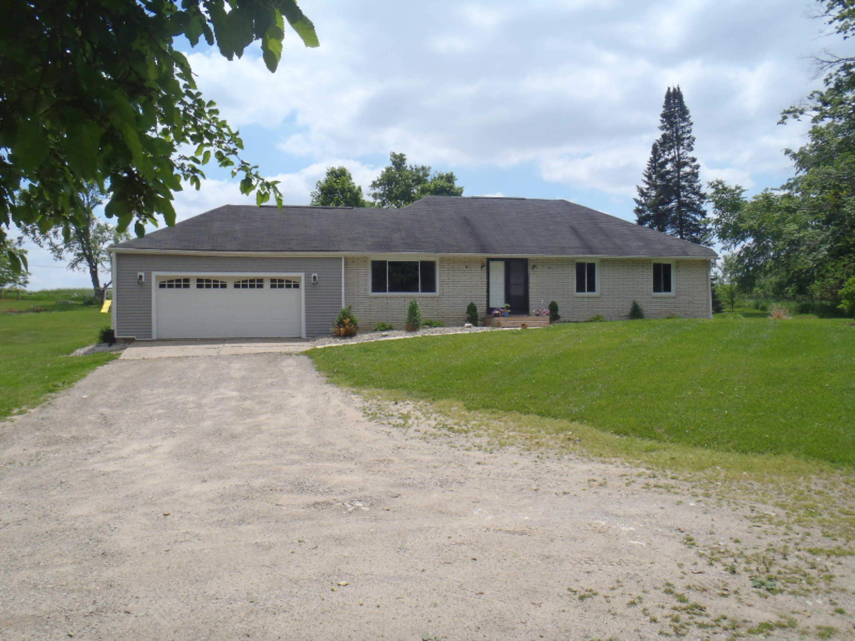 13711 Beecher Road Hudson, MI 49247 - Photo 1 of 15 P6021234