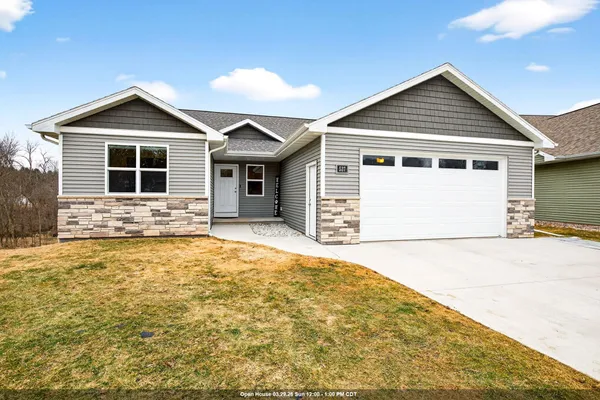 $399,900 | 537 Golf Side Court, Hortonville, WI 54944