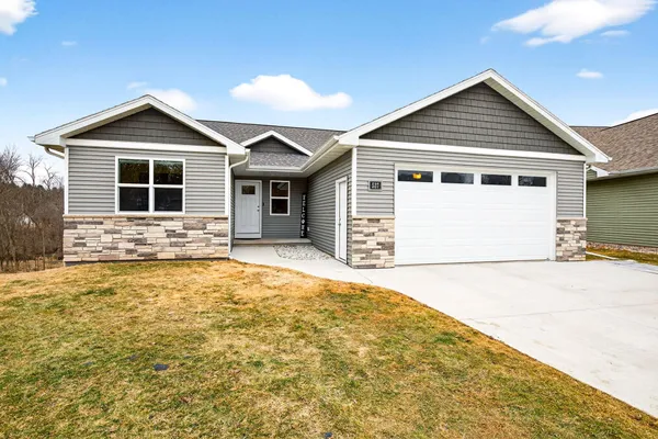 $399,900 | 537 Golf Side Court, Hortonville, WI 54944