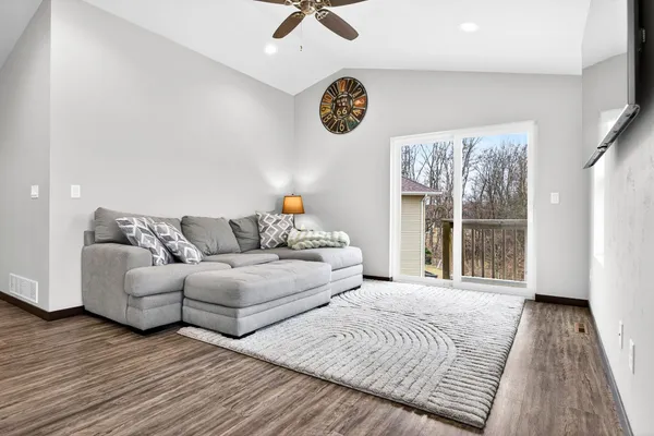 $405,000 | 537 Golf Side Court, Hortonville, WI 54944