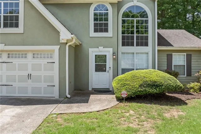 a view of a backyard of the house