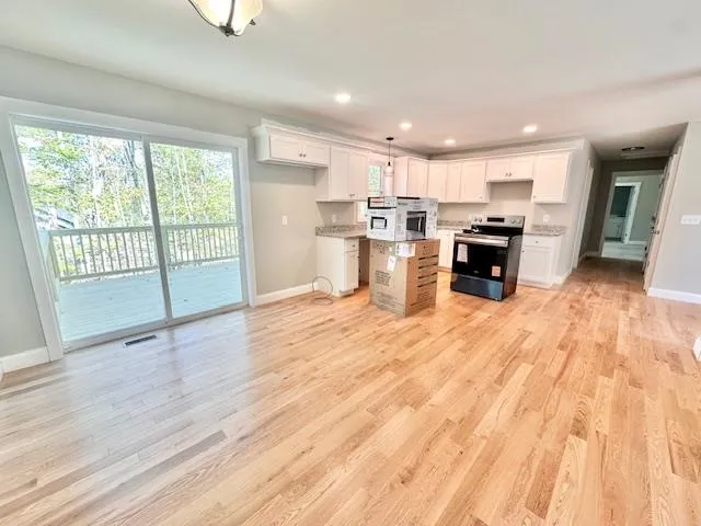 $804,900 | 1 Blaisdell Court, Raymond, NH 03077