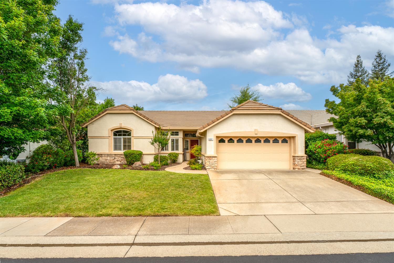 4081 Rose Creek Road Roseville, CA 95747 - Photo 1 of 52 a view of a yard in front of house