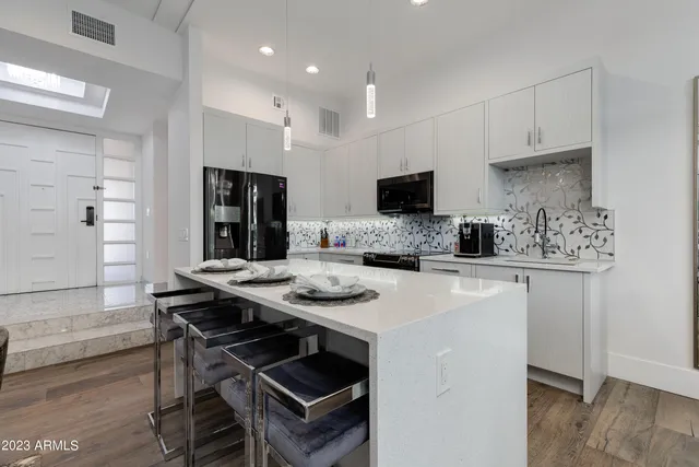 $20,000 | 2802 East Camino Acequia Drive, Unit 7, Phoenix, AZ 85016