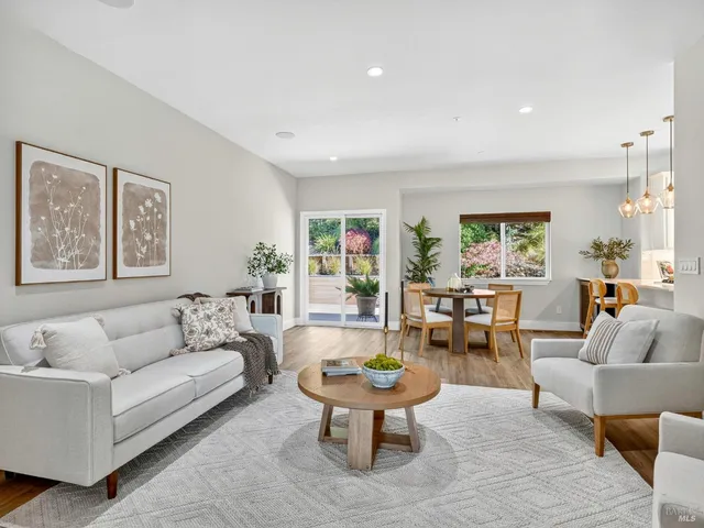 $1,375,000 | 143 Village Oaks Court, Healdsburg, CA 95448