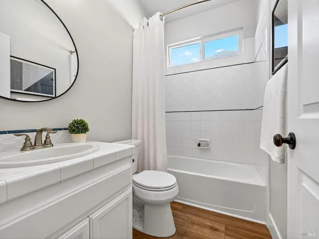 $1,375,000 | 143 Village Oaks Court, Healdsburg, CA 95448