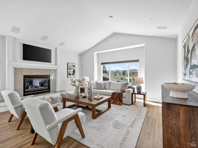 $1,375,000 | 143 Village Oaks Court, Healdsburg, CA 95448