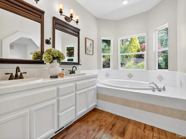 $1,375,000 | 143 Village Oaks Court, Healdsburg, CA 95448