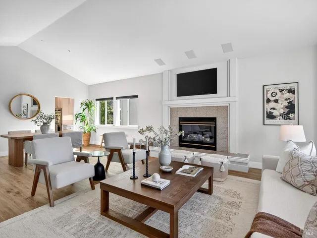 $1,375,000 | 143 Village Oaks Court, Healdsburg, CA 95448