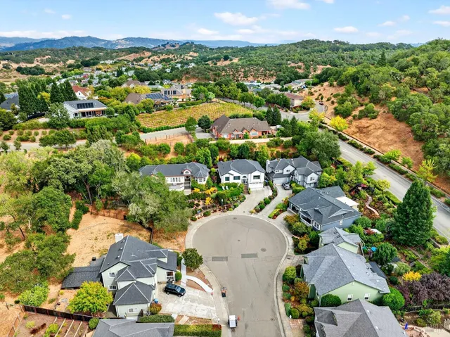 $1,375,000 | 143 Village Oaks Court, Healdsburg, CA 95448