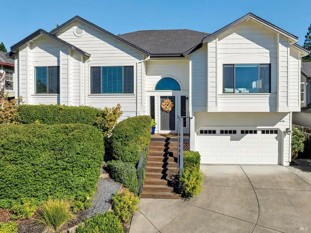 $1,375,000 | 143 Village Oaks Court, Healdsburg, CA 95448