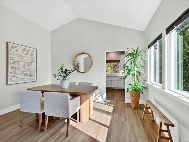 $1,375,000 | 143 Village Oaks Court, Healdsburg, CA 95448