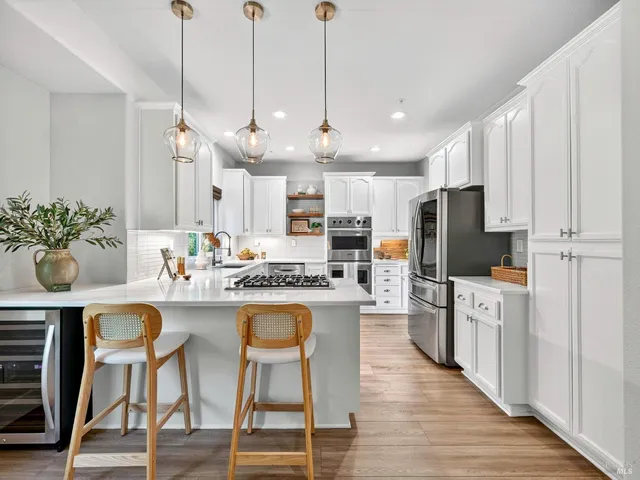 $1,375,000 | 143 Village Oaks Court, Healdsburg, CA 95448