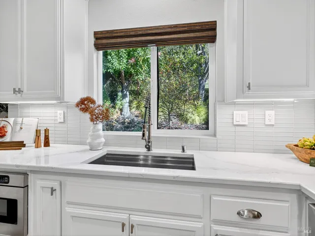 $1,375,000 | 143 Village Oaks Court, Healdsburg, CA 95448