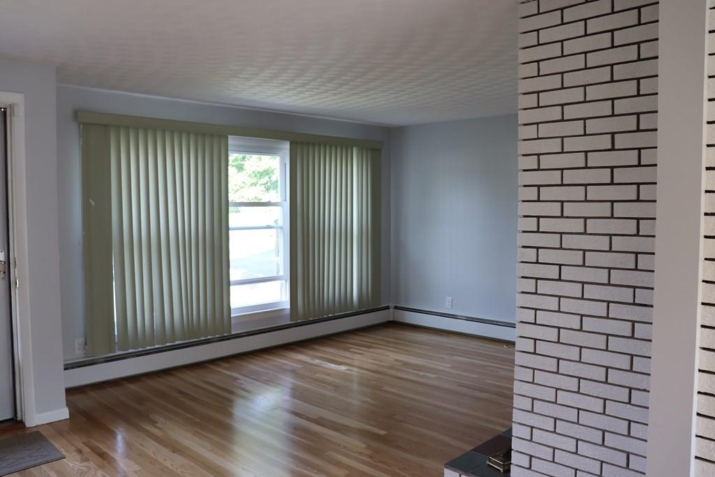 31 Robin Road Worcester, MA 01604 - Photo 8 of 30 Gallery Image 8