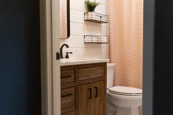 $285,000 | 2220 North Village Drive, Bonham, TX 75418