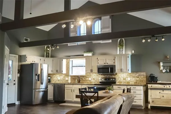 $285,000 | 2220 North Village Drive, Bonham, TX 75418