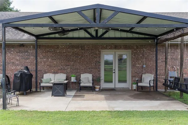 $285,000 | 2220 North Village Drive, Bonham, TX 75418