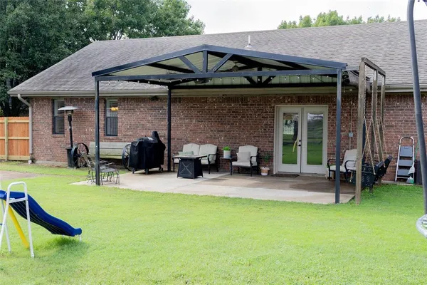 $285,000 | 2220 North Village Drive, Bonham, TX 75418