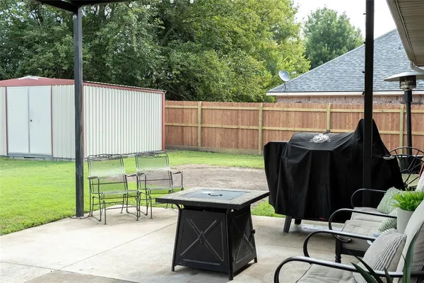 $285,000 | 2220 North Village Drive, Bonham, TX 75418