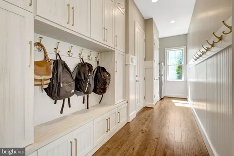 $2,550,000 | 9115 Tetterton Avenue, Vienna, VA 22182