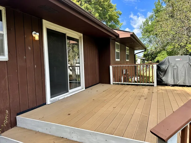 a view of empty room with windows