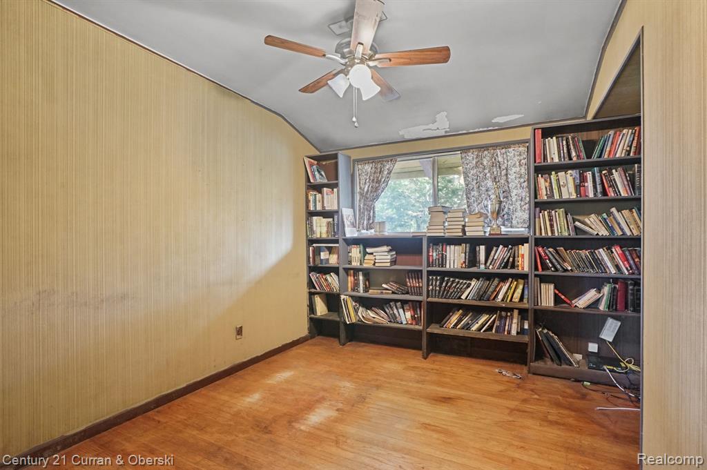 19051 Merriman Road Livonia, MI 48152 - Photo 12 of 24