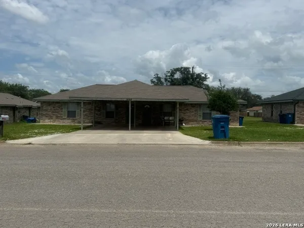 $285,000 | 1052 Long Street, Pleasanton, TX 78064