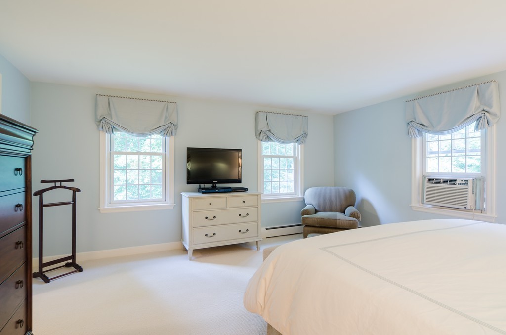 111 Montvale Road Weston, MA 02493 - Photo 18 of 25 Gallery Image 18