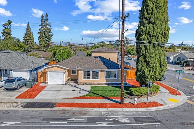 a view of multiple houses with a yard