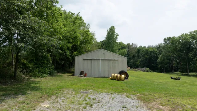 a view of backyard with garden and trees