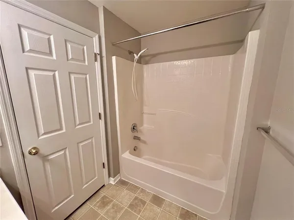 $2,000 | 4679 Ashburn Square Drive, Tampa, FL 33610