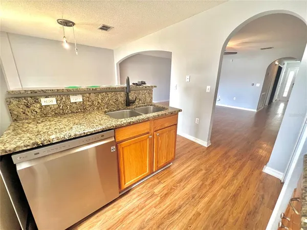 $2,000 | 4679 Ashburn Square Drive, Tampa, FL 33610