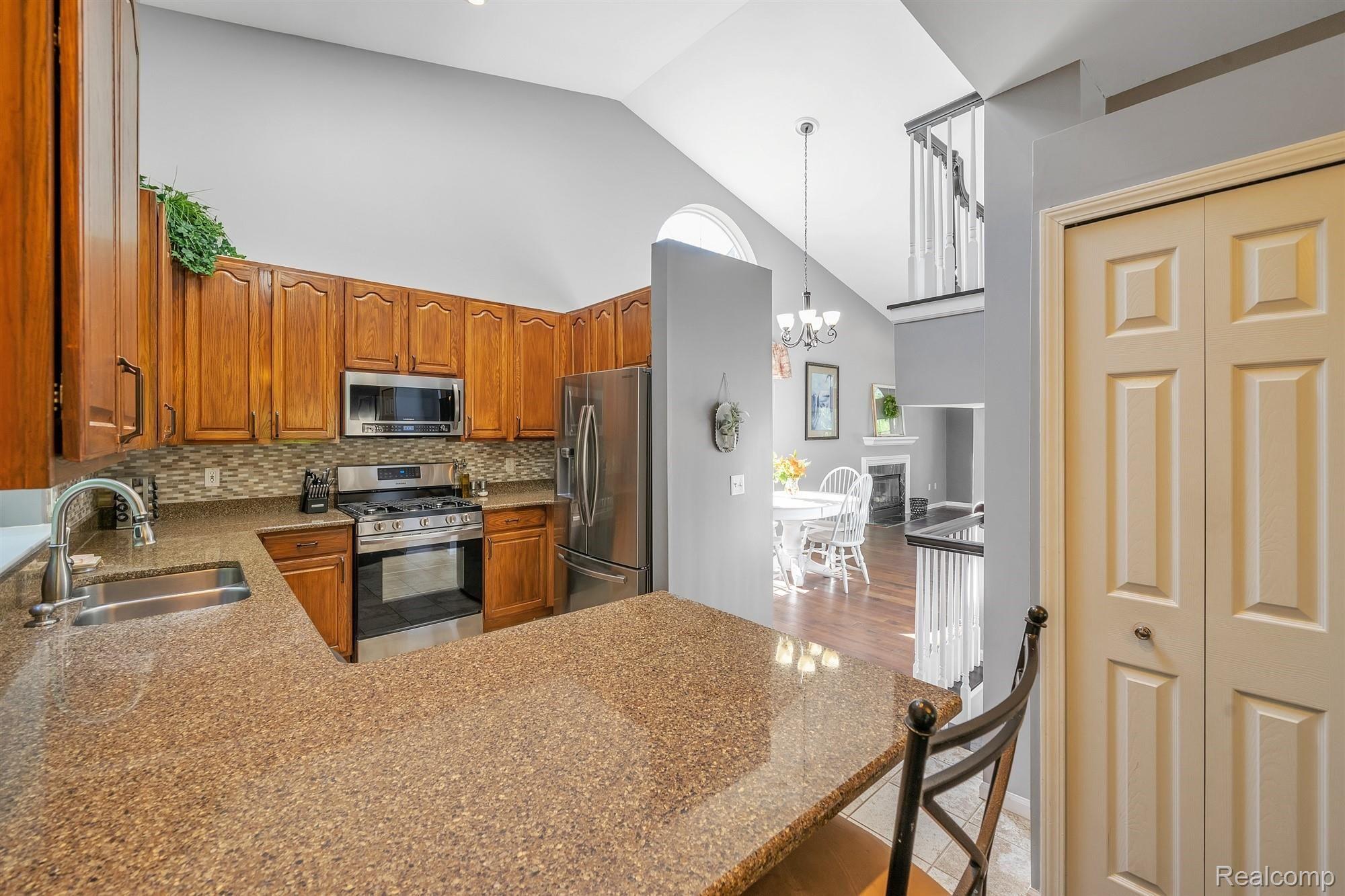 2679 Ravineside South Howell, MI 48843 - Photo 10 of 48 Quartz counter tops