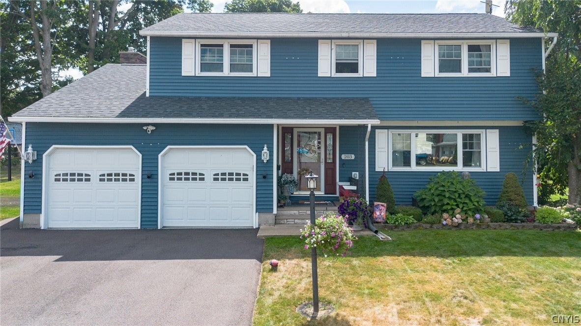 203 Riverdale Road Liverpool, NY 13090 - Photo 1 of 47 Gallery Image 1