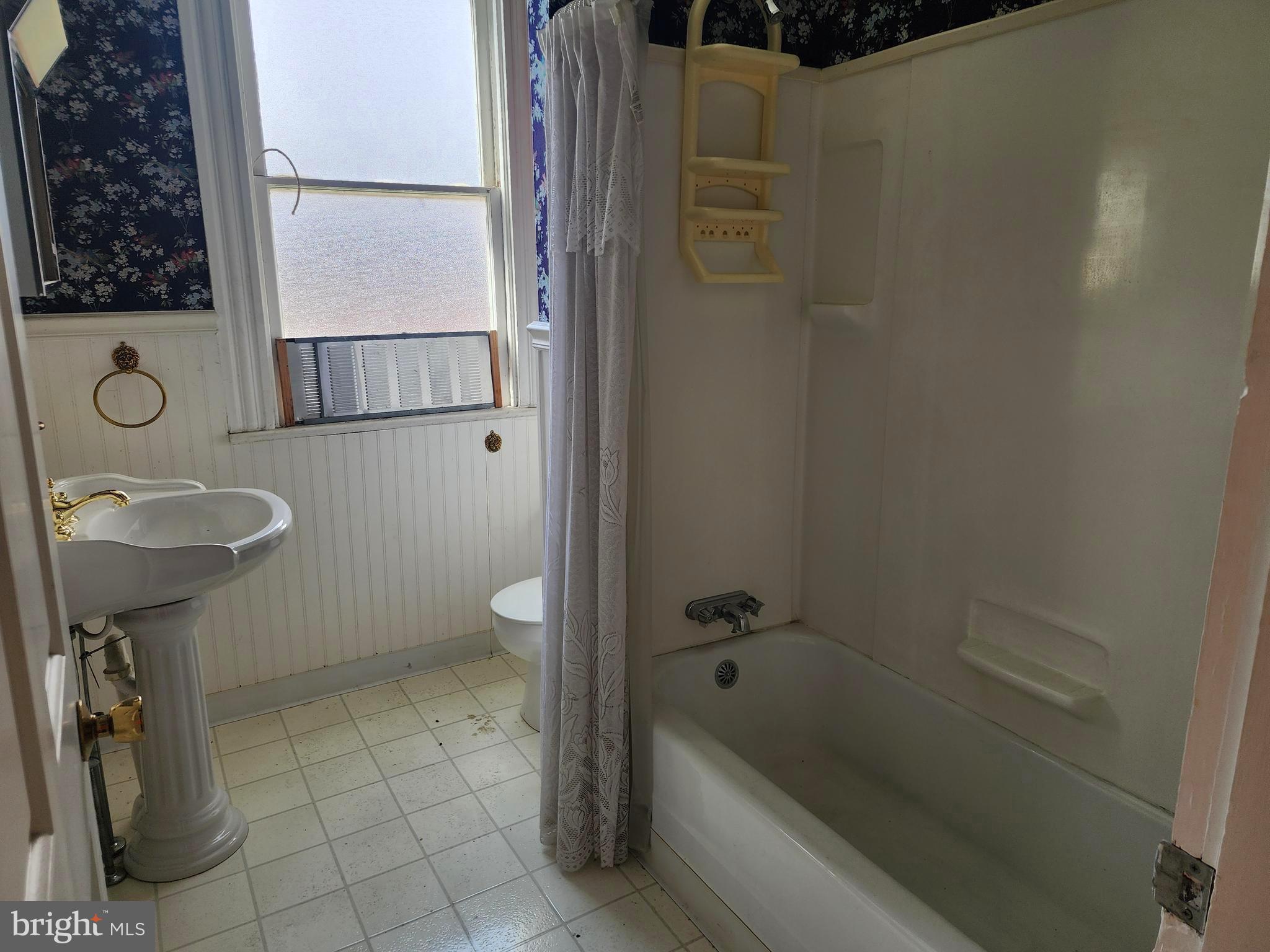 116 Decatur Street Cumberland, MD 21502 - Photo 14 of 22 a bathroom with a sink a toilet and shower