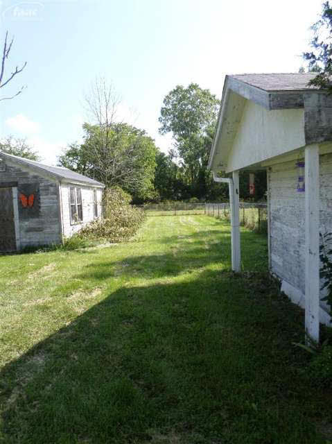 5388 North Genesee Road Flint, MI 48506 - Photo 7 of 7 20420474-7.JPG