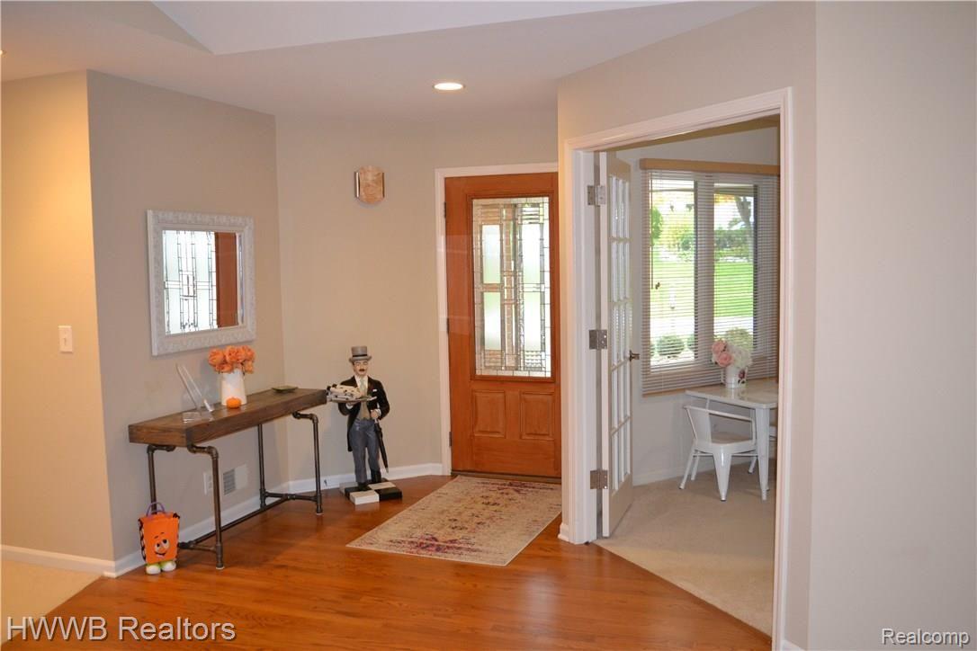 1945 Cedaredge Road Rochester, MI 48306 - Photo 7 of 44 Foyer