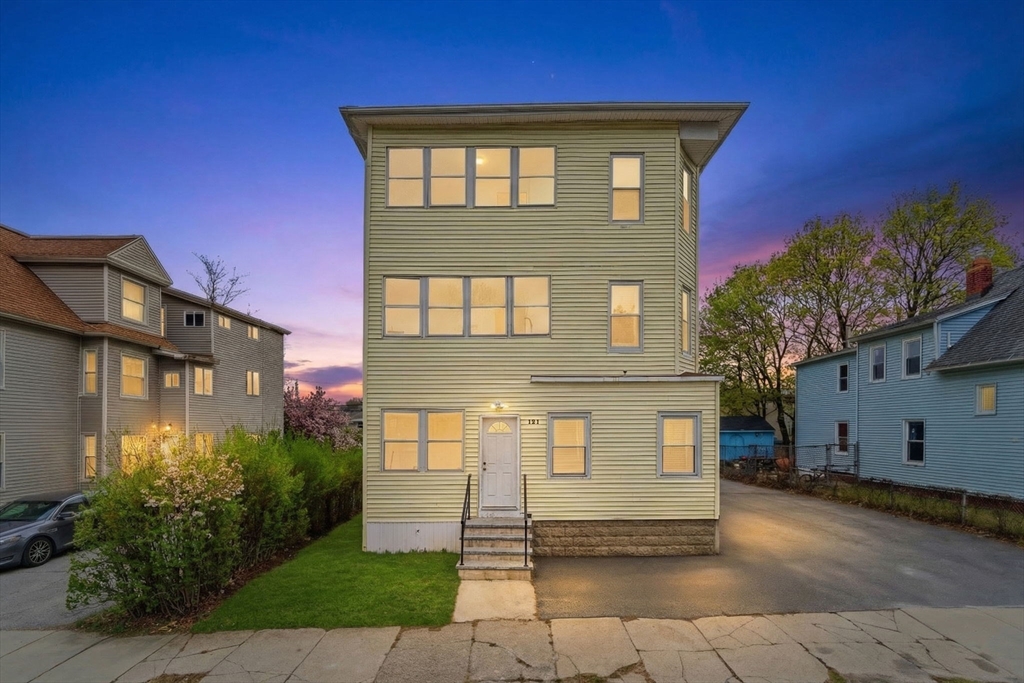 121 Winfield Street Worcester, MA 01602 - Photo 1 of 41