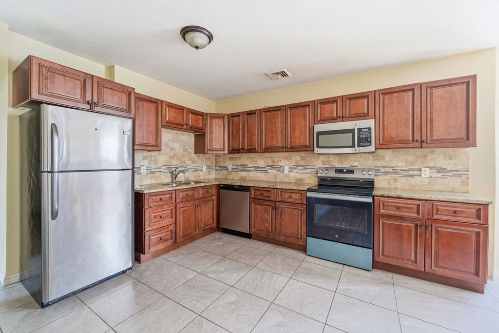 121 Winfield Street Worcester, MA 01602 - Photo 28 of 41