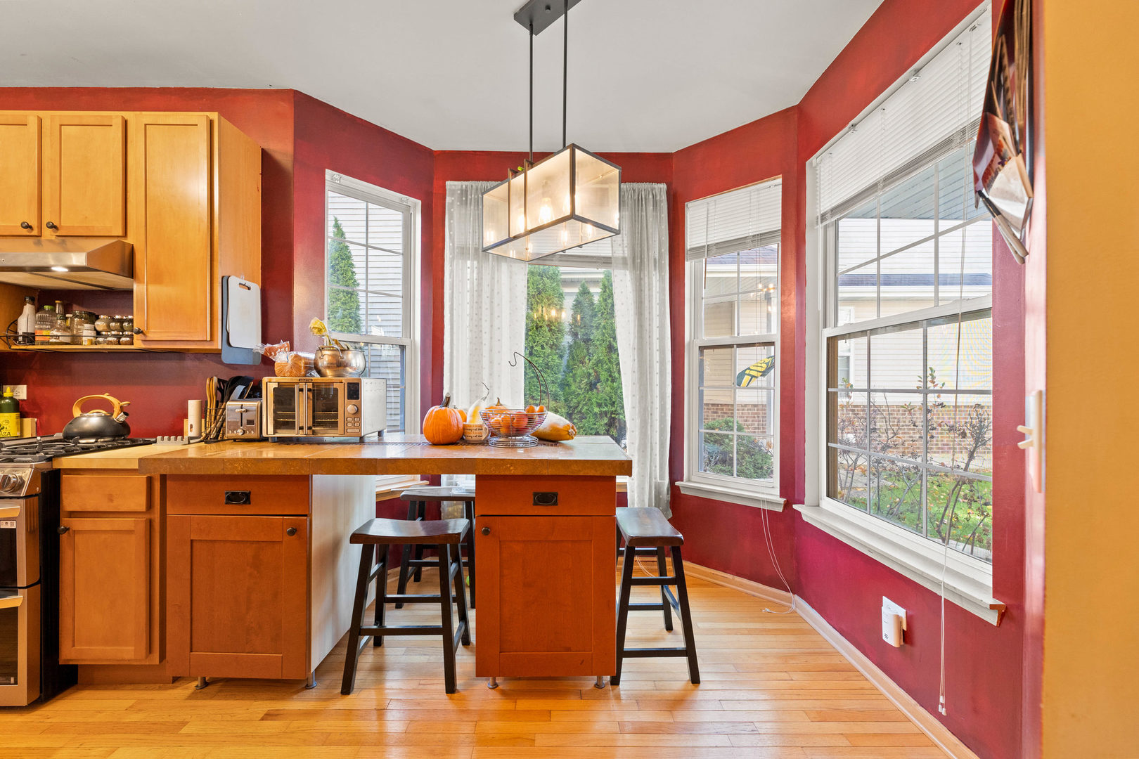 505 Frieh Drive Romeoville, IL 60446 - Photo 8 of 23 a dining table with chairs and window