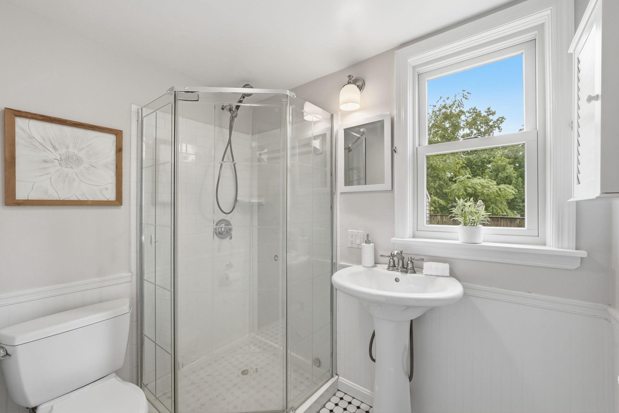 3008 Findley Road Kensington, MD 20895 - Photo 16 of 31 First Floor Full Bathroom