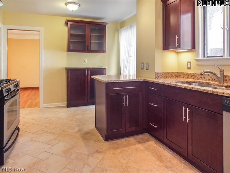 2451 Dysart Road Cleveland, OH 44118 - Photo 3 of 20