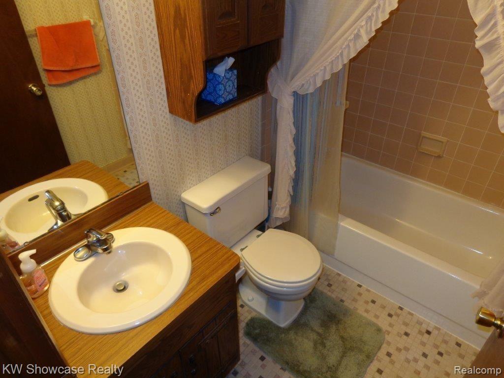 4272 Bullard Road Hartland, MI 48353 - Photo 21 of 46 DSC02246.jpg