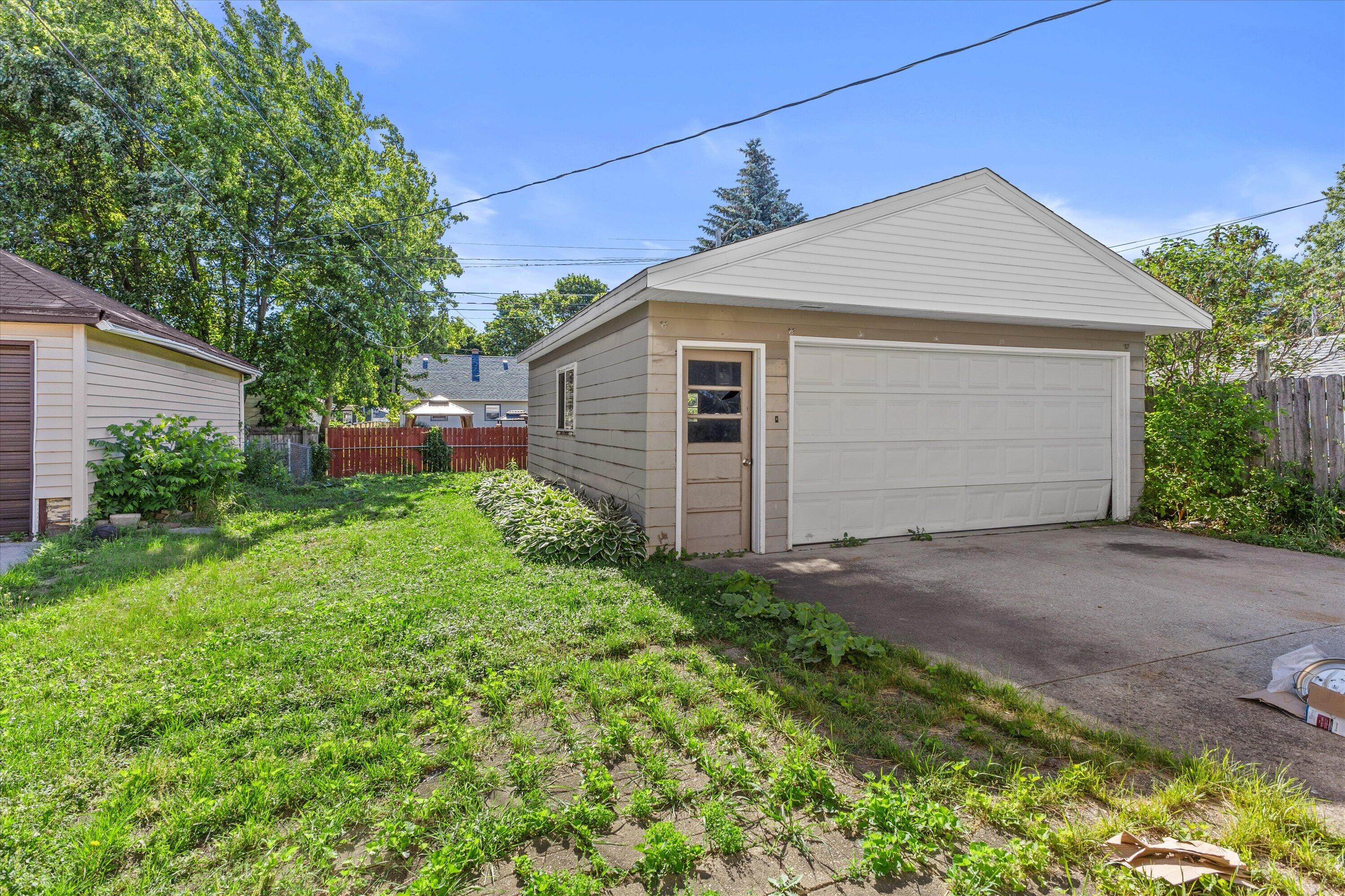 2213 Carlisle Avenue Racine, WI 53404 - Photo 25 of 31 11-KCM-157