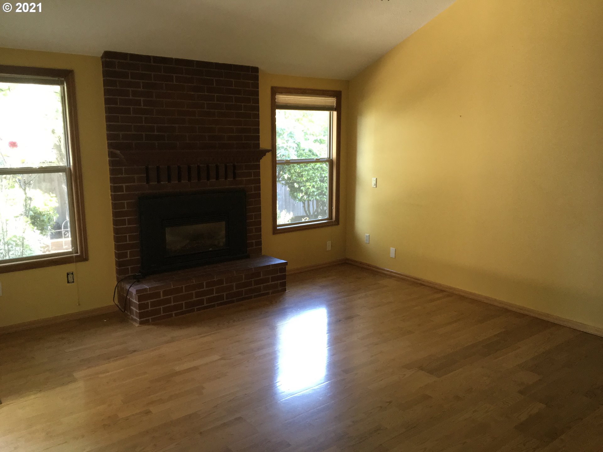 17656 Southwest Washington Drive Aloha, OR 97078 - Photo 5 of 27 Gallery Image 5