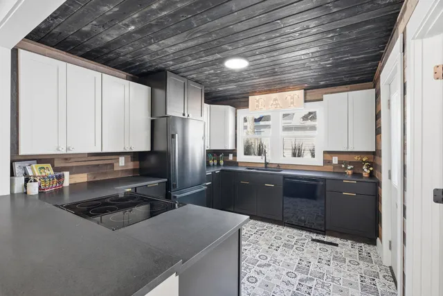 $325,000 | 5118 3 Points Boulevard, Mound, MN 55364