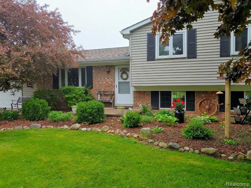 18309 Hickory Ridge Road Fenton, MI 48430 - Photo 1 of 58 imagejpeg_3003.jpg