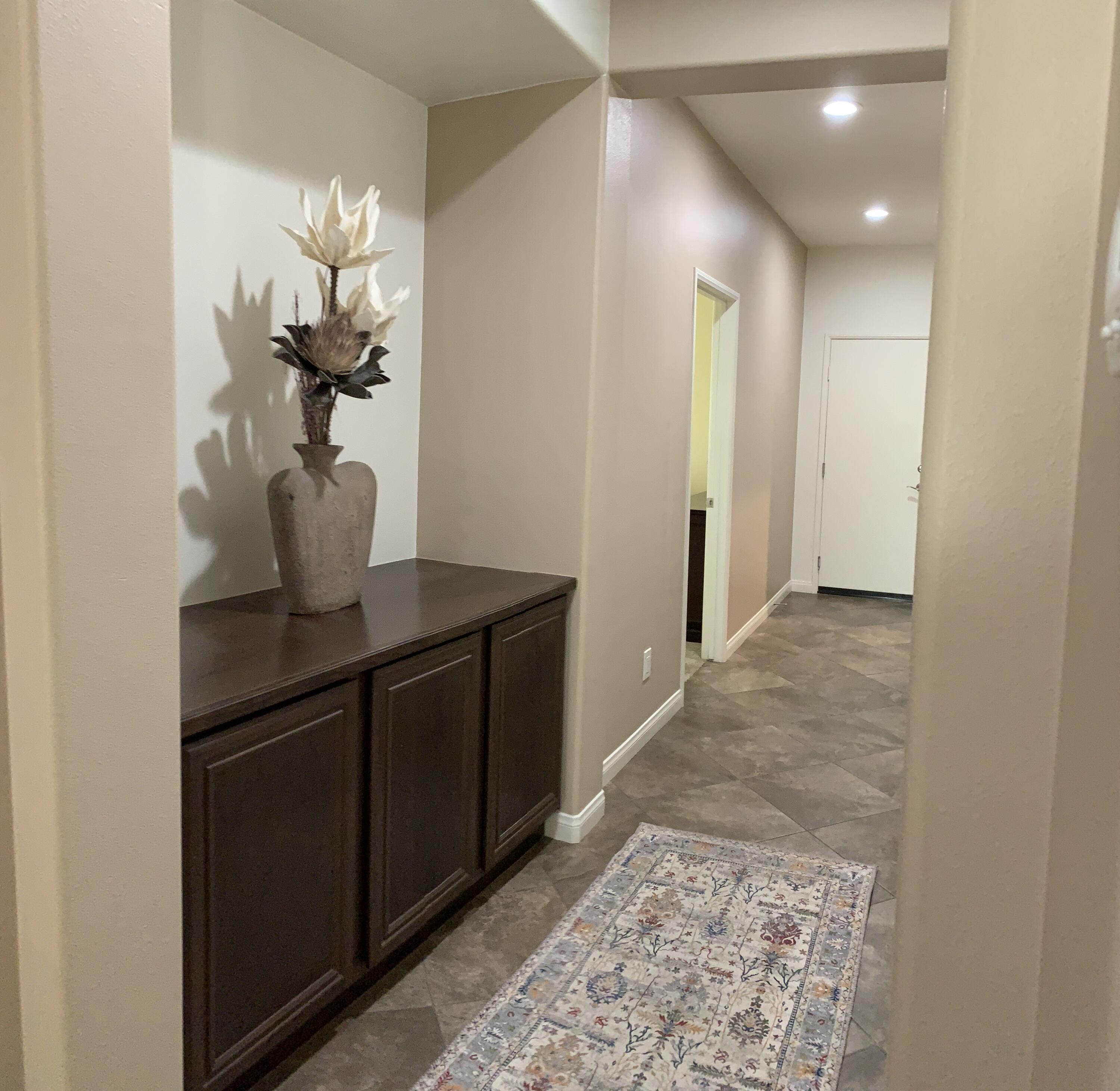 82515 Grass Flat Lane Indio, CA 92203 - Photo 10 of 44 a room that has a mirror and a plant in it