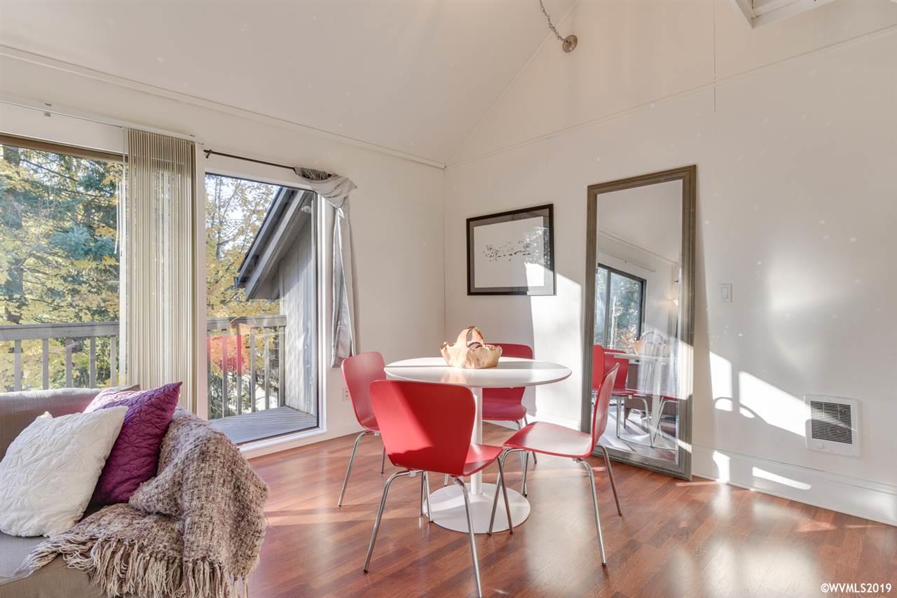 7736 Southwest Barnes Road Portland, OR 97225 - Photo 8 of 32 Gallery Image 8